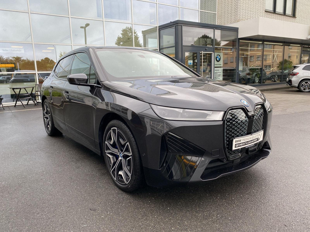 BMW iX