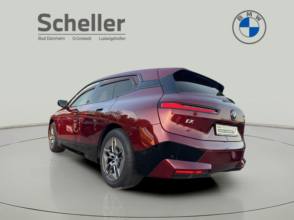 BMW iX