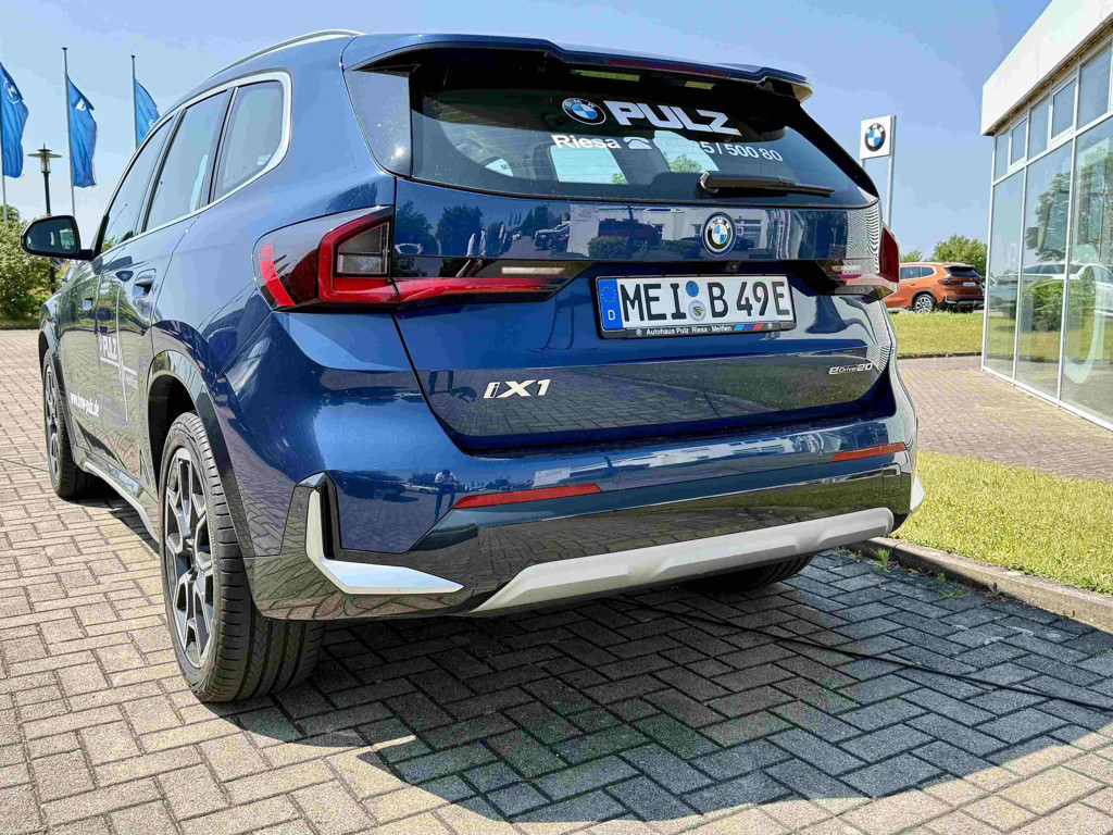 BMW iX1