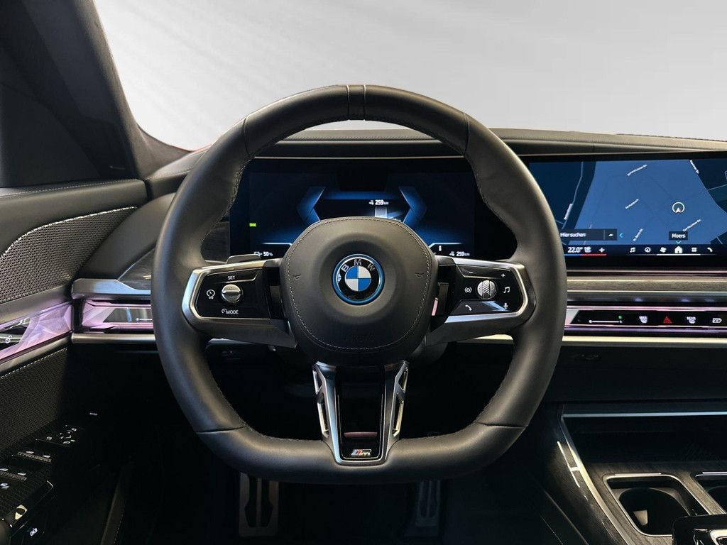BMW i7