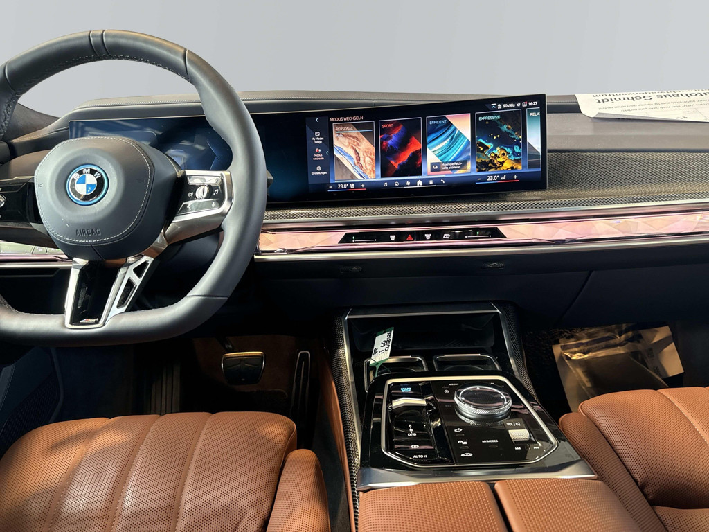 BMW i7