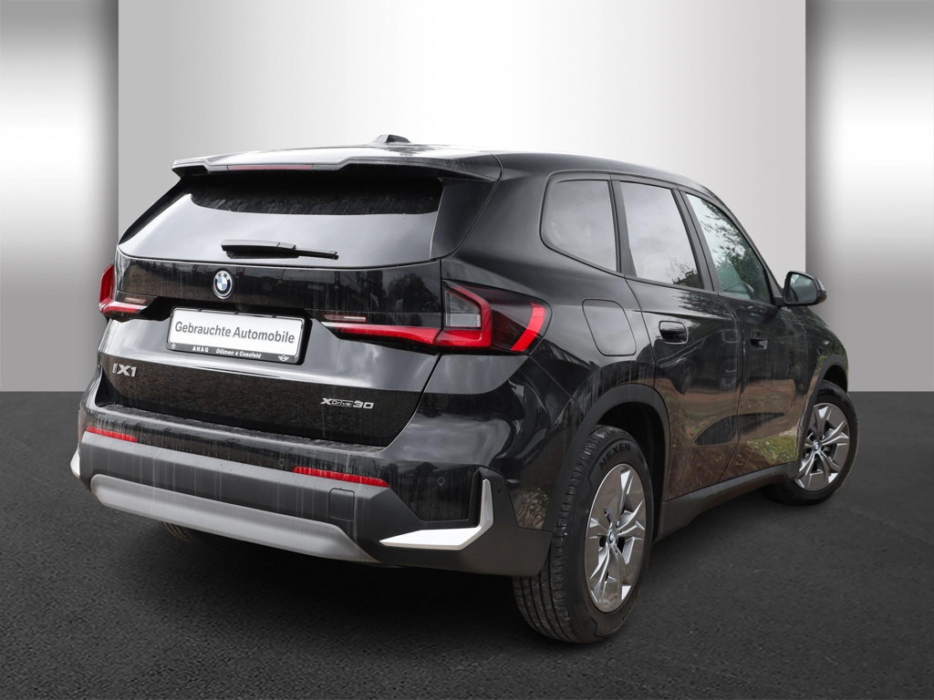 BMW iX1