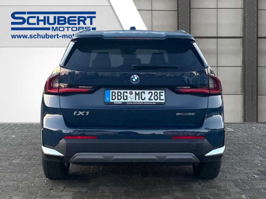 BMW iX1