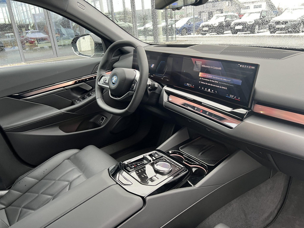 BMW i5