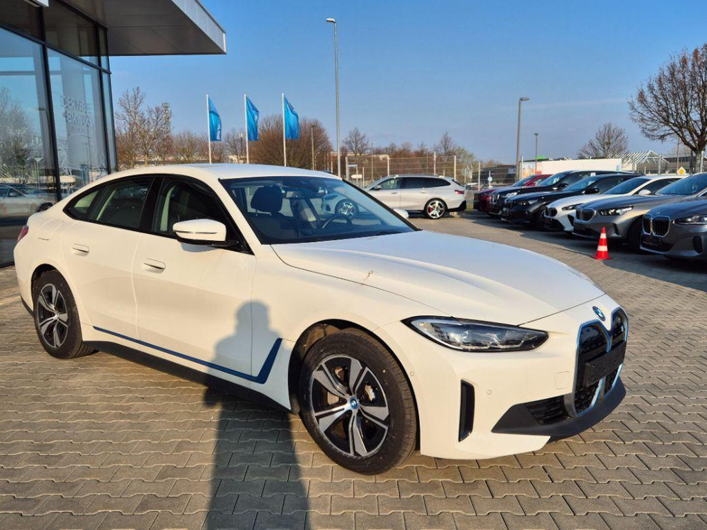 BMW i4