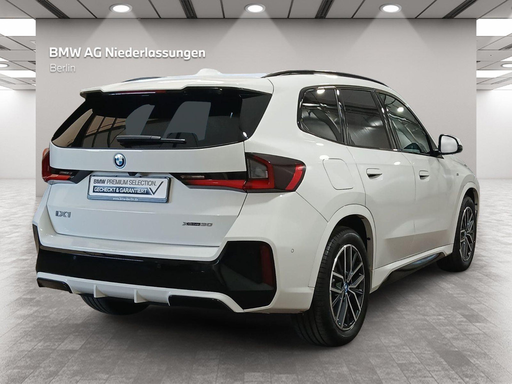 BMW iX1
