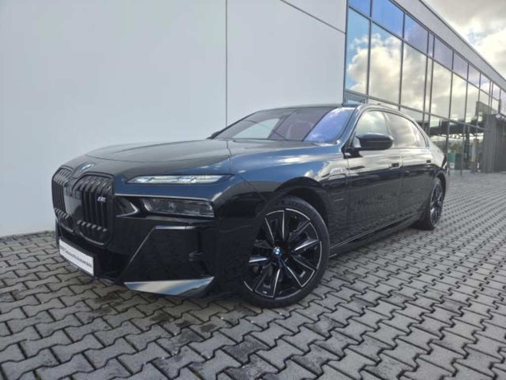 BMW M760