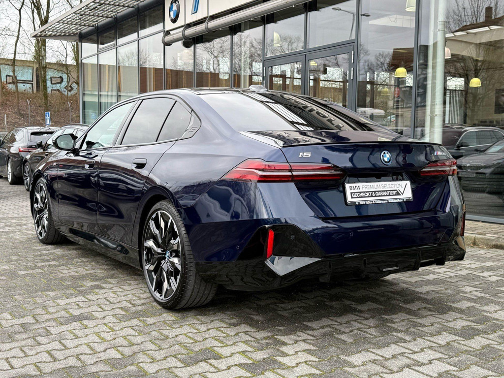 BMW i5