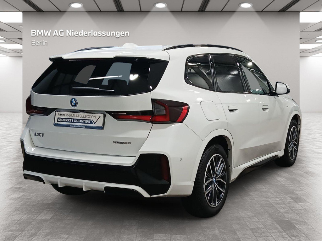 BMW iX1
