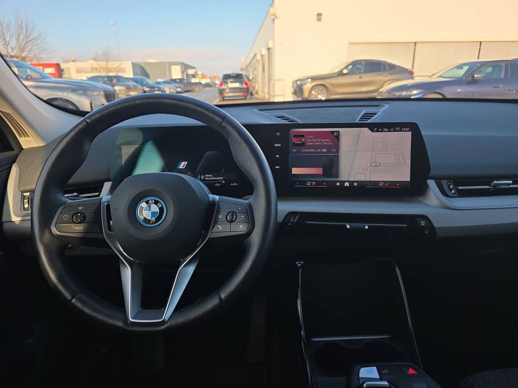 BMW iX1