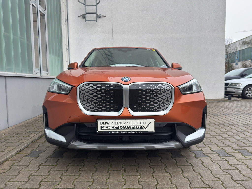 BMW iX1