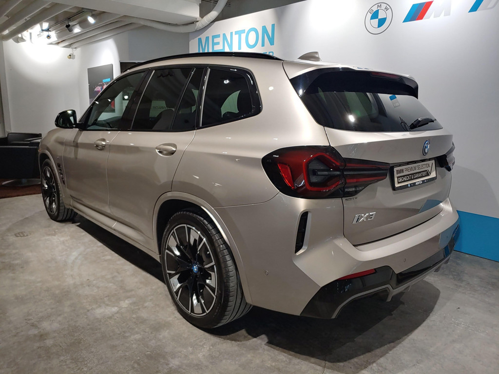 BMW iX3