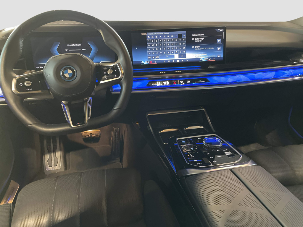 BMW i7