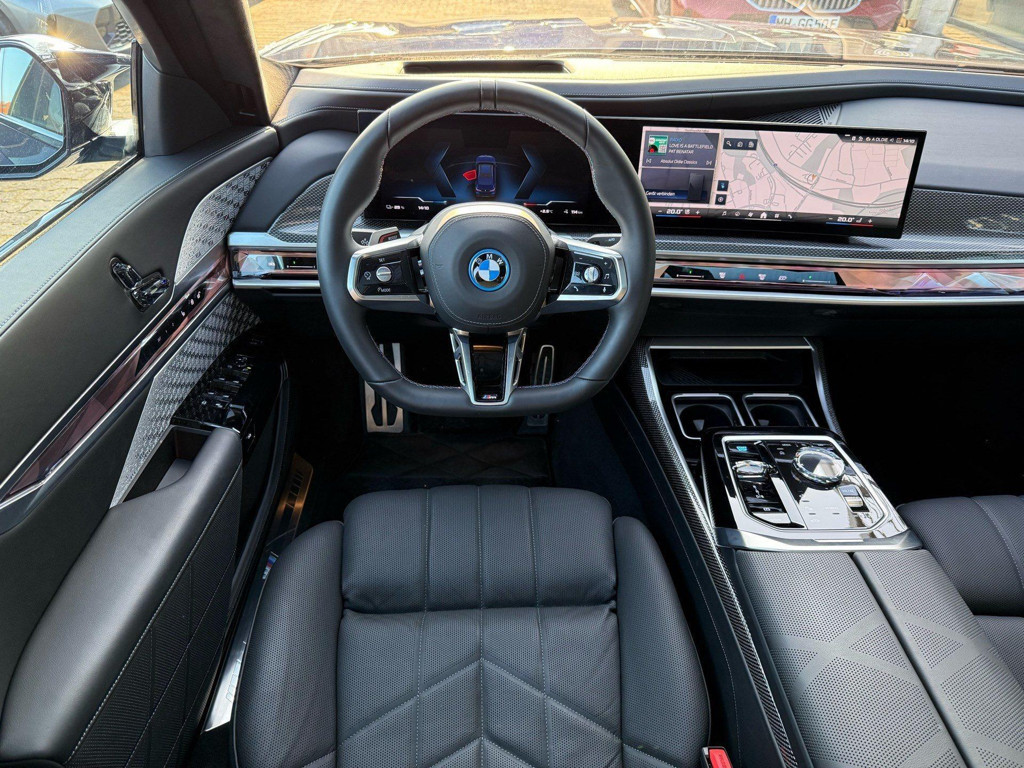 BMW i7