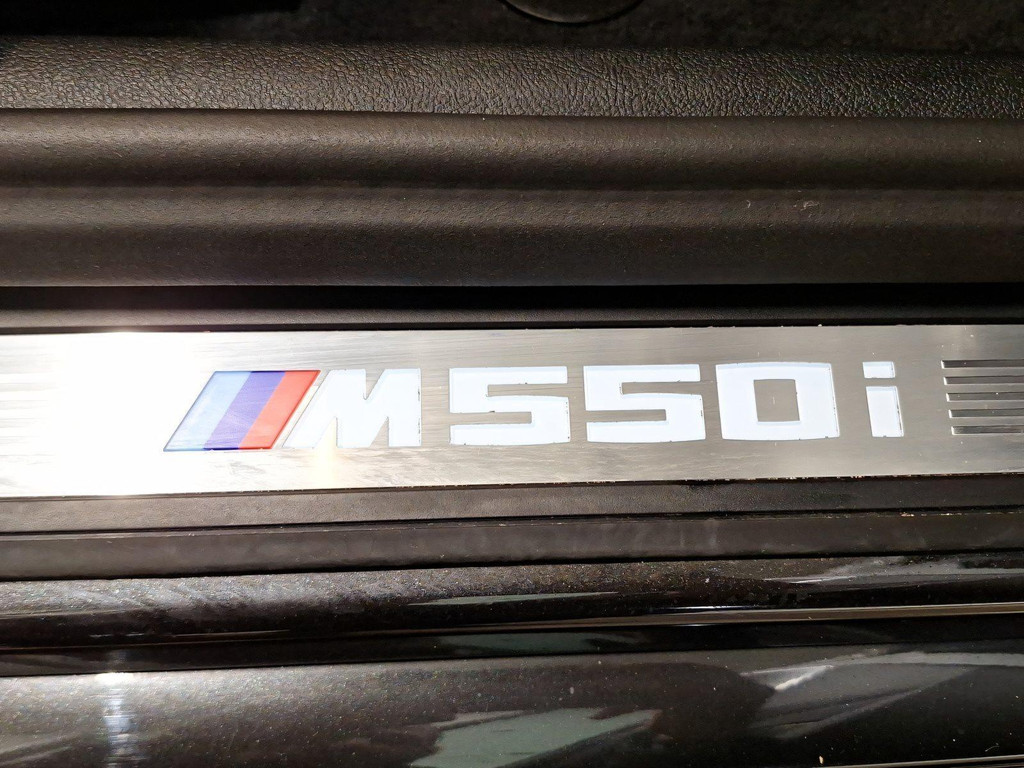 BMW M550
