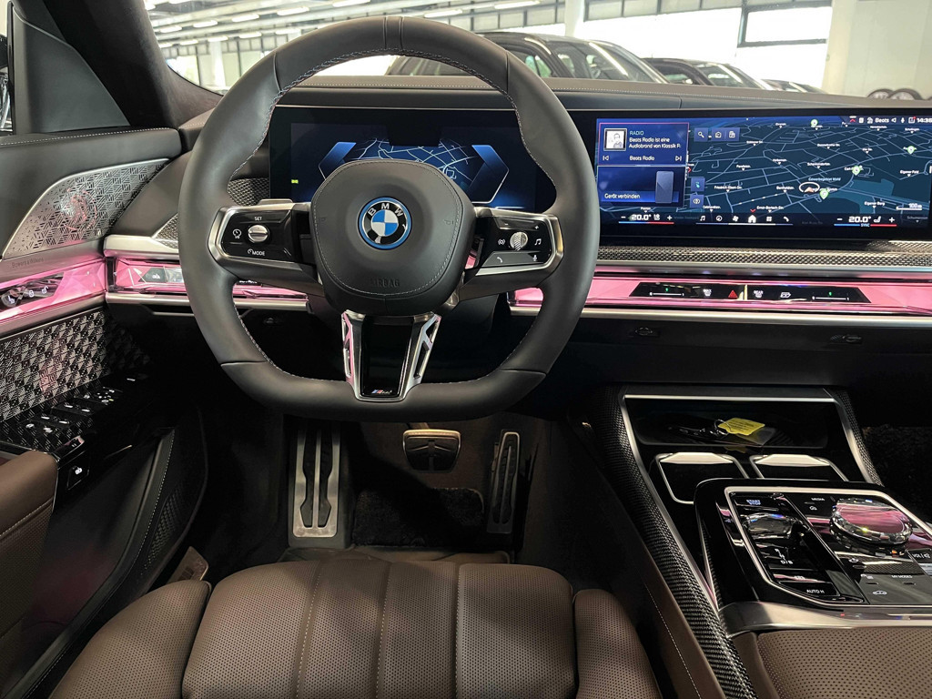 BMW i7