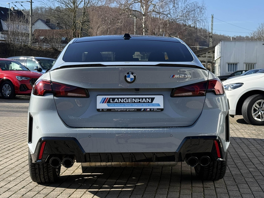 BMW M235