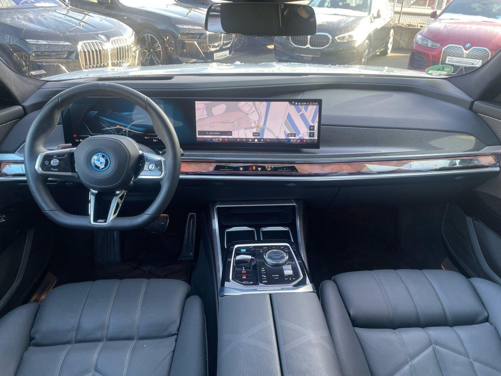 BMW i7