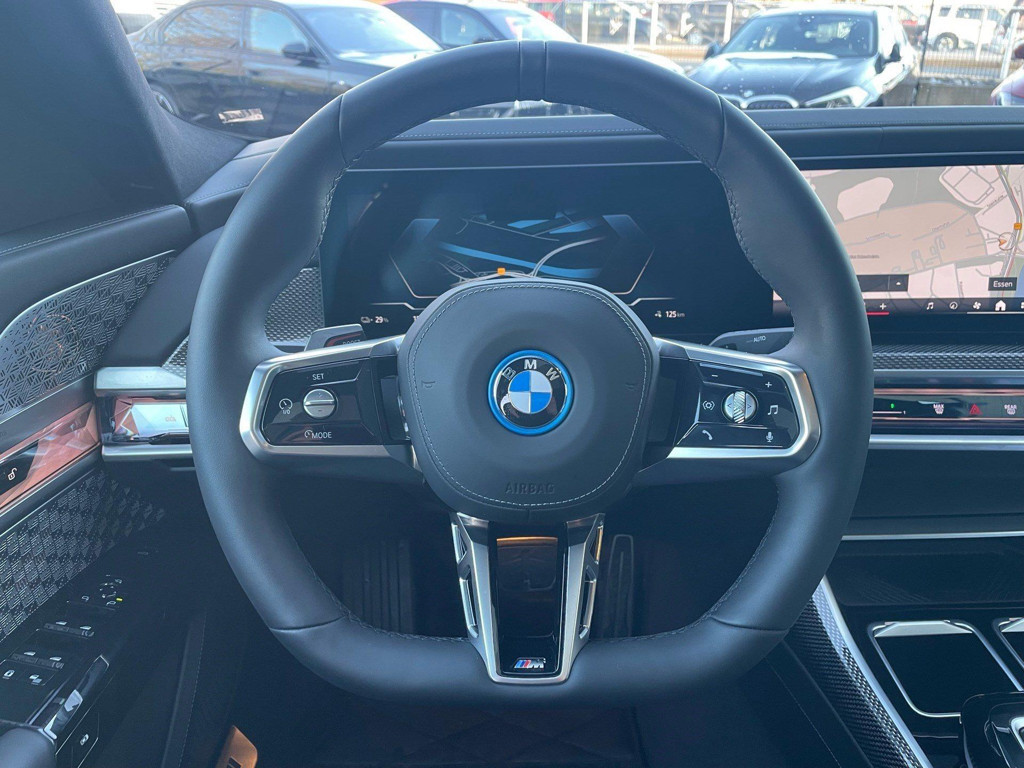 BMW i7