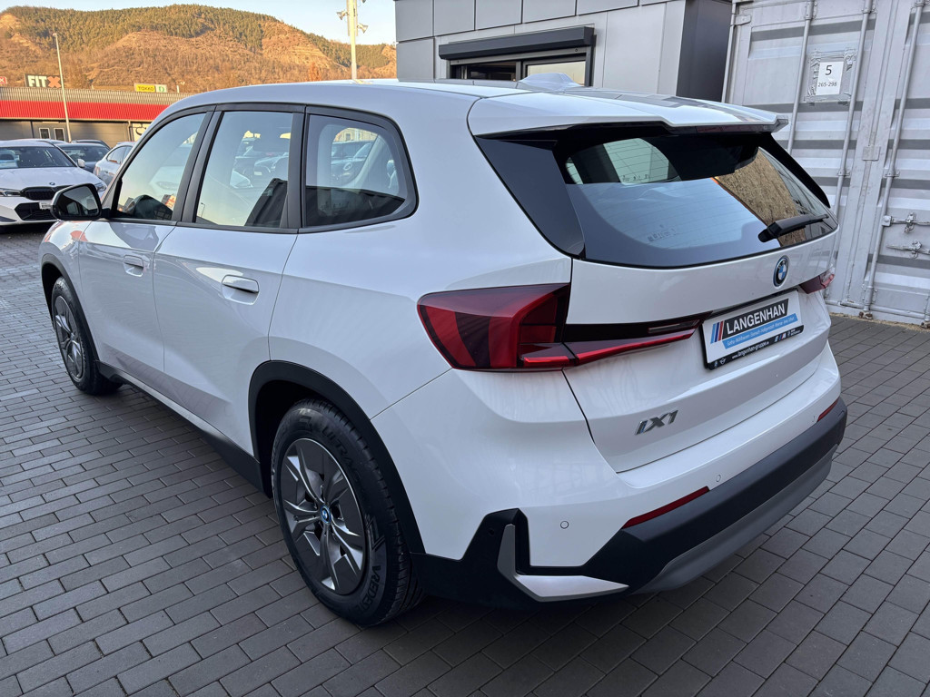 BMW iX1