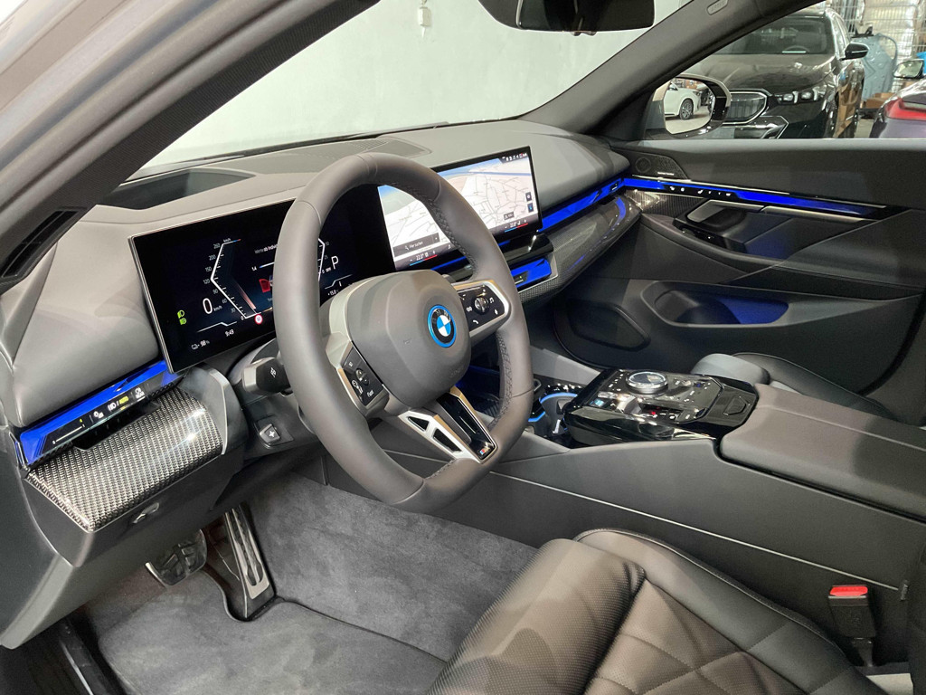 BMW i5