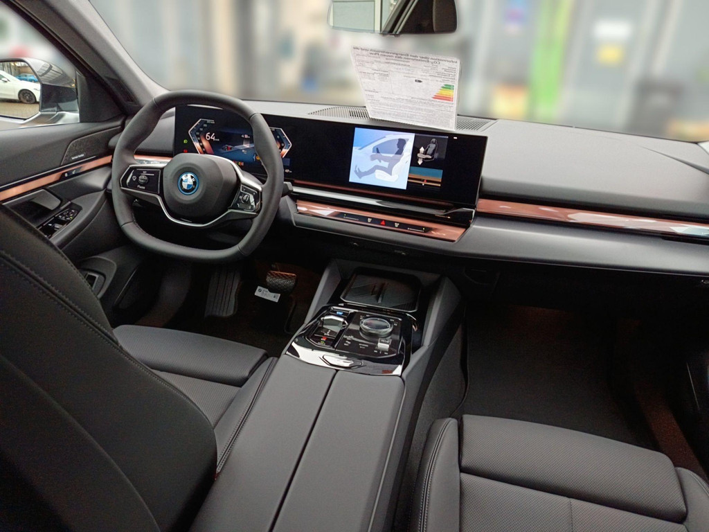 BMW i5