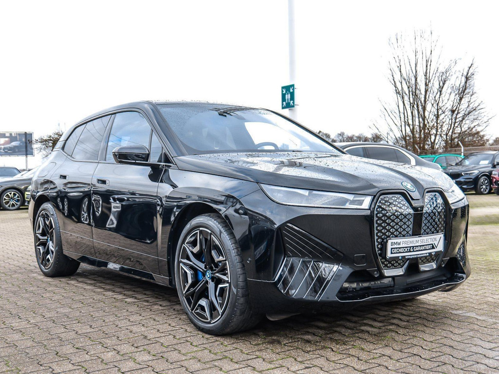BMW iX