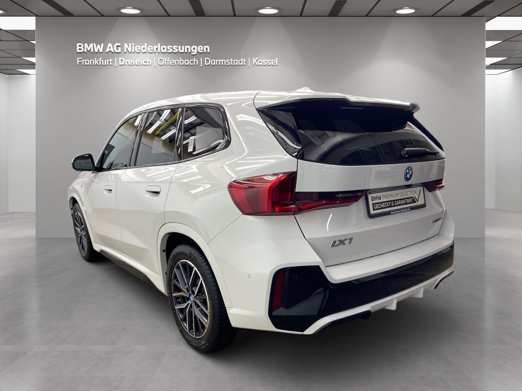 BMW iX1