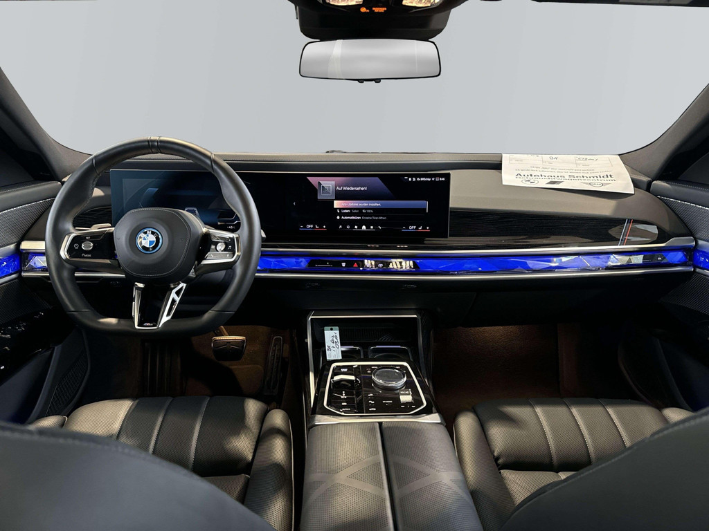 BMW i7