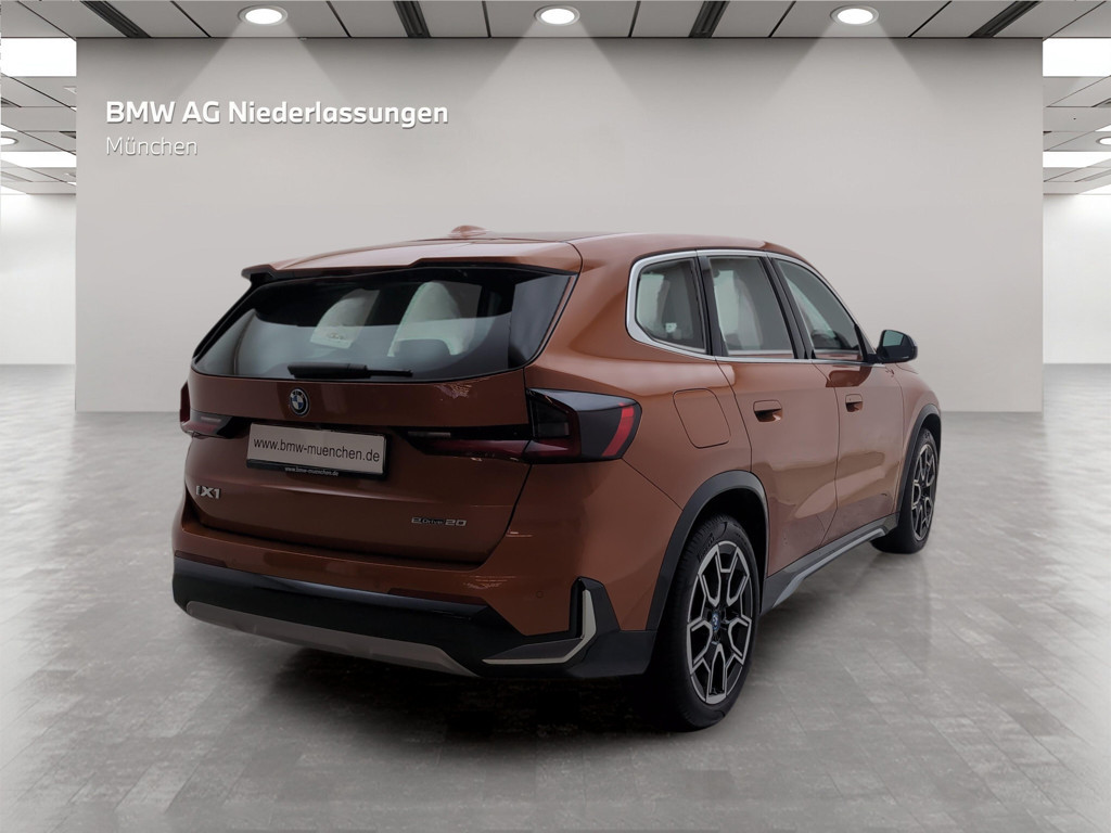 BMW iX1