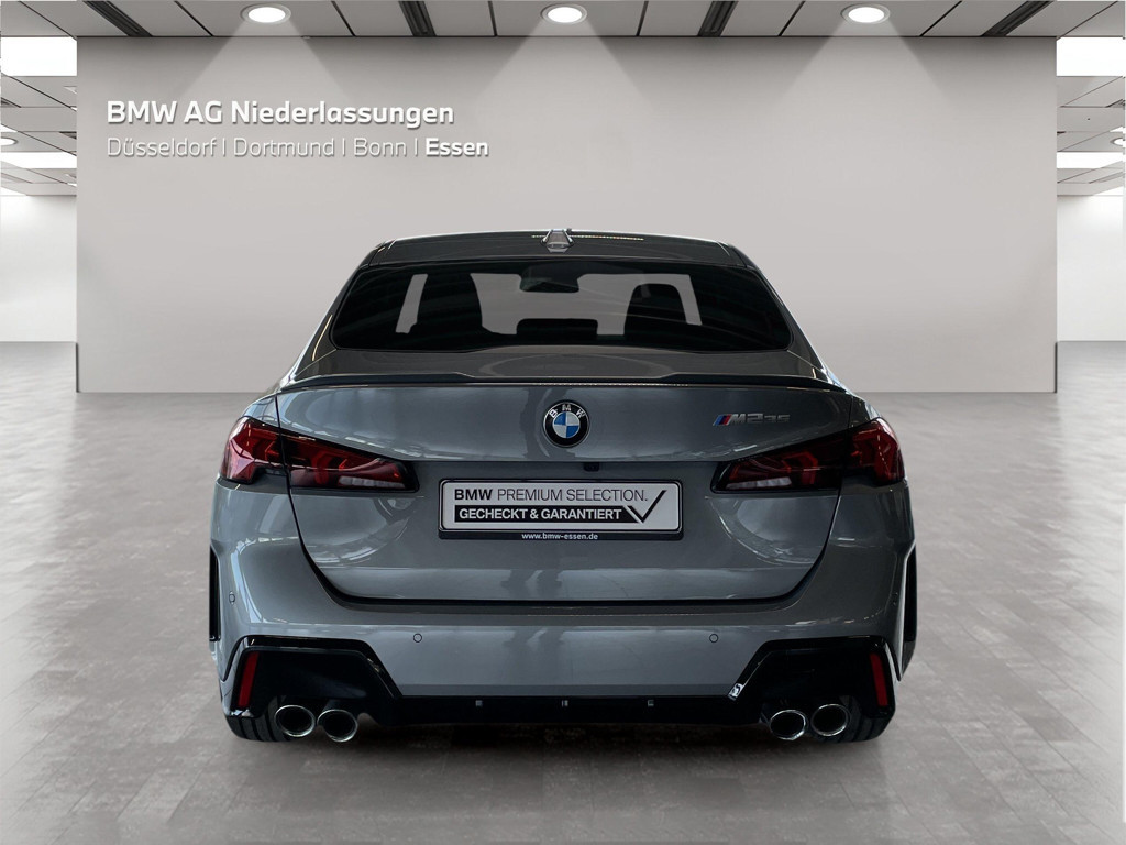 BMW M235