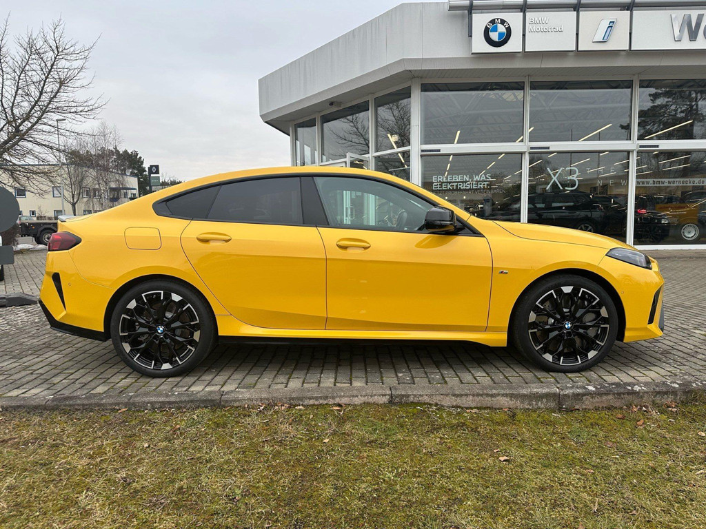 BMW M235