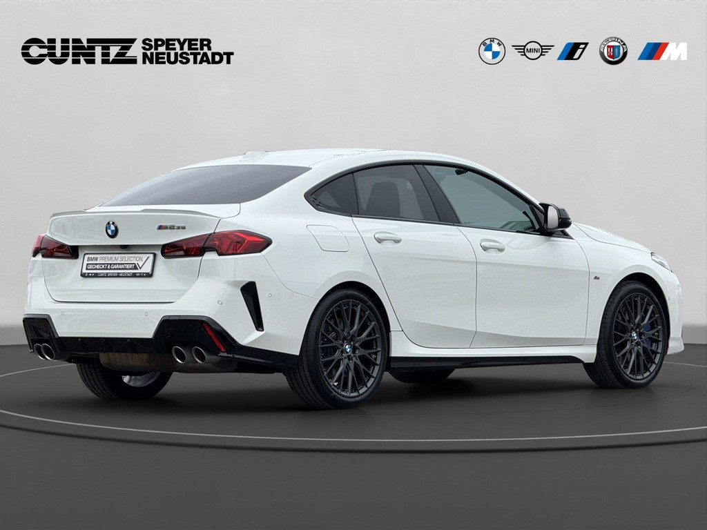 BMW M235