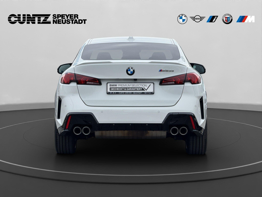 BMW M235