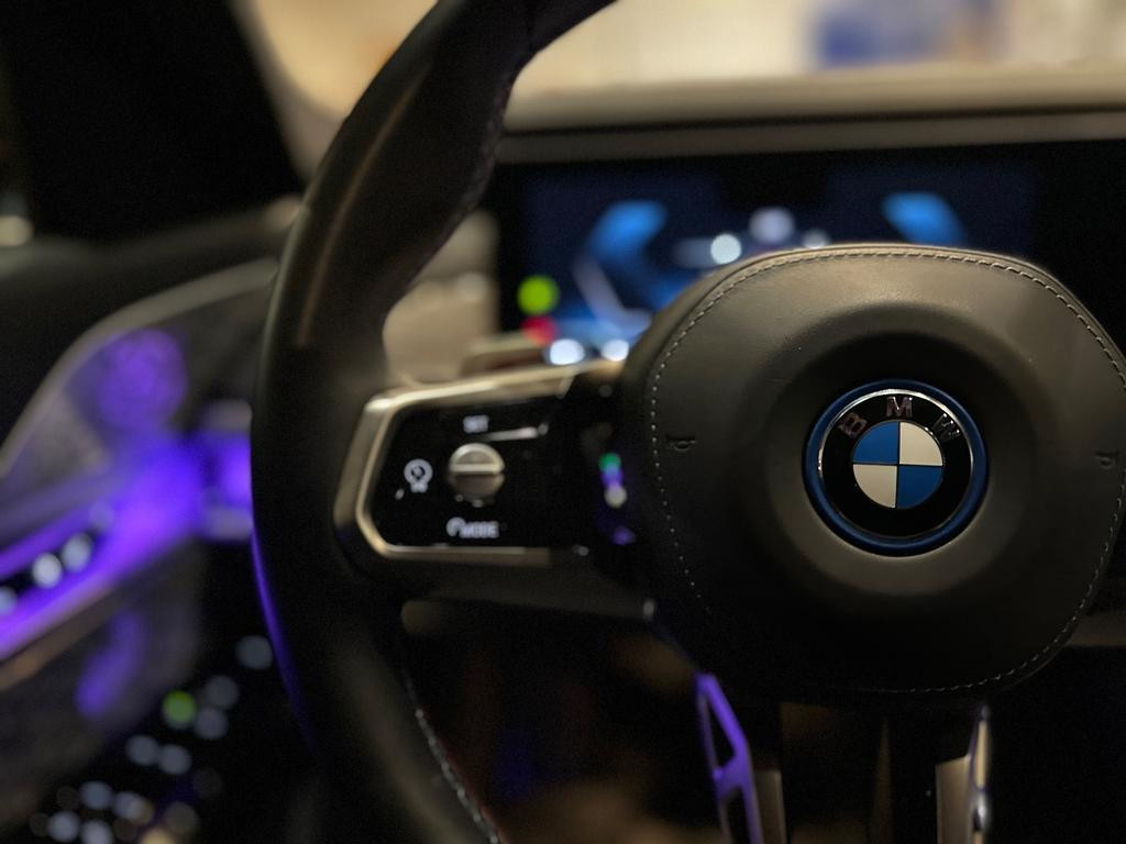 BMW i7