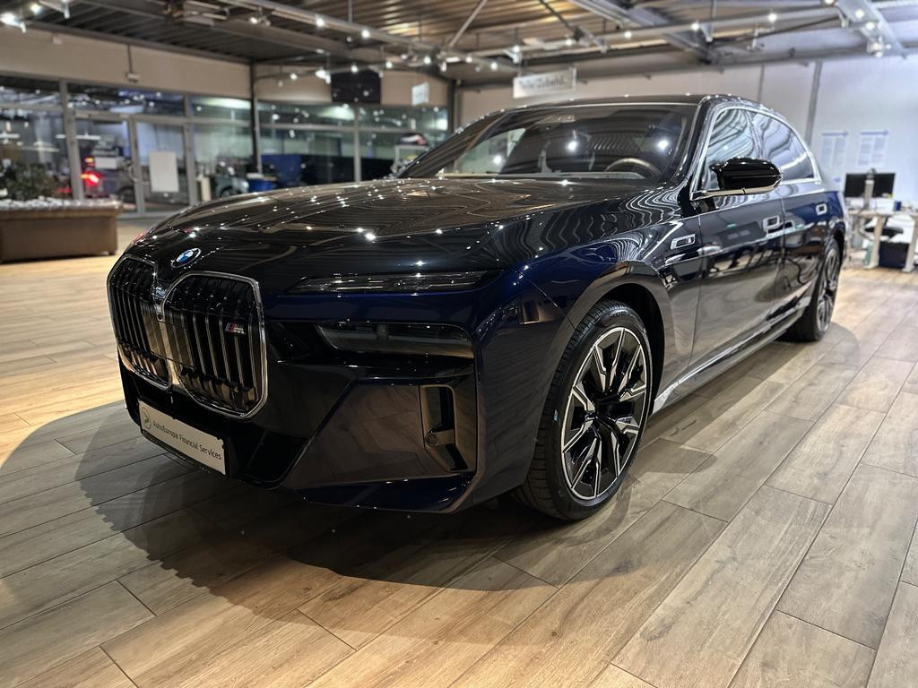 BMW i7