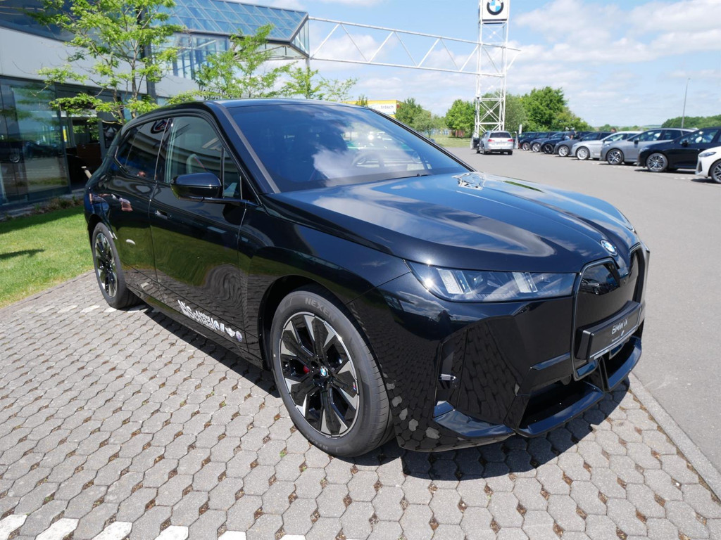 BMW iX