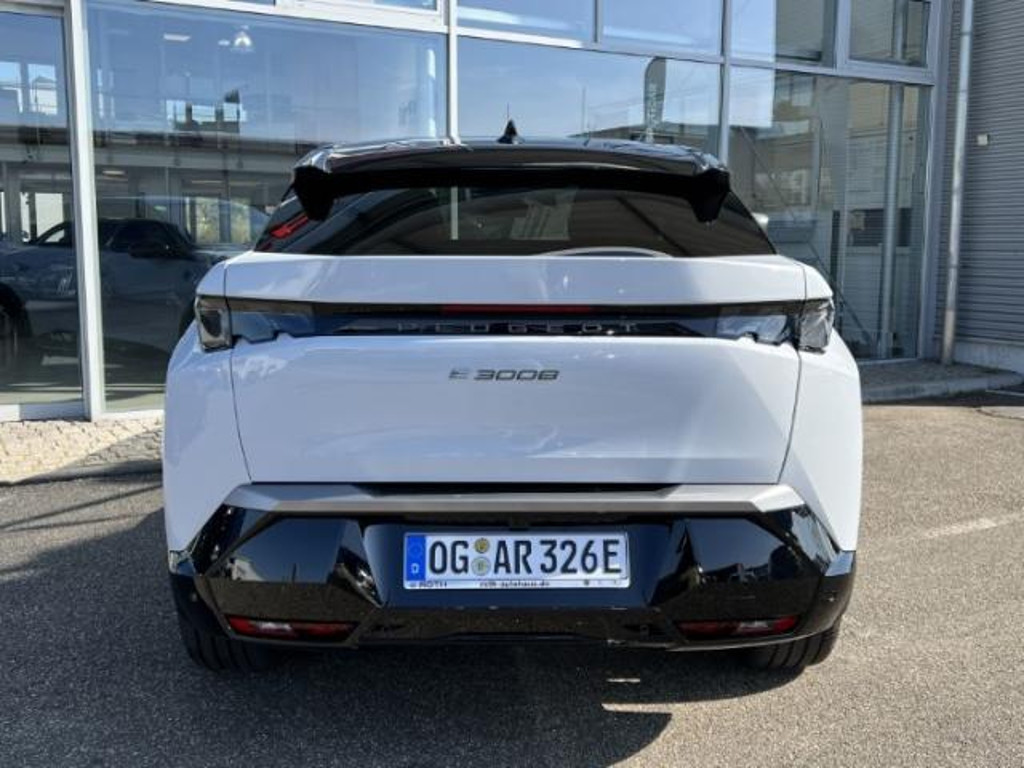Peugeot E-3008