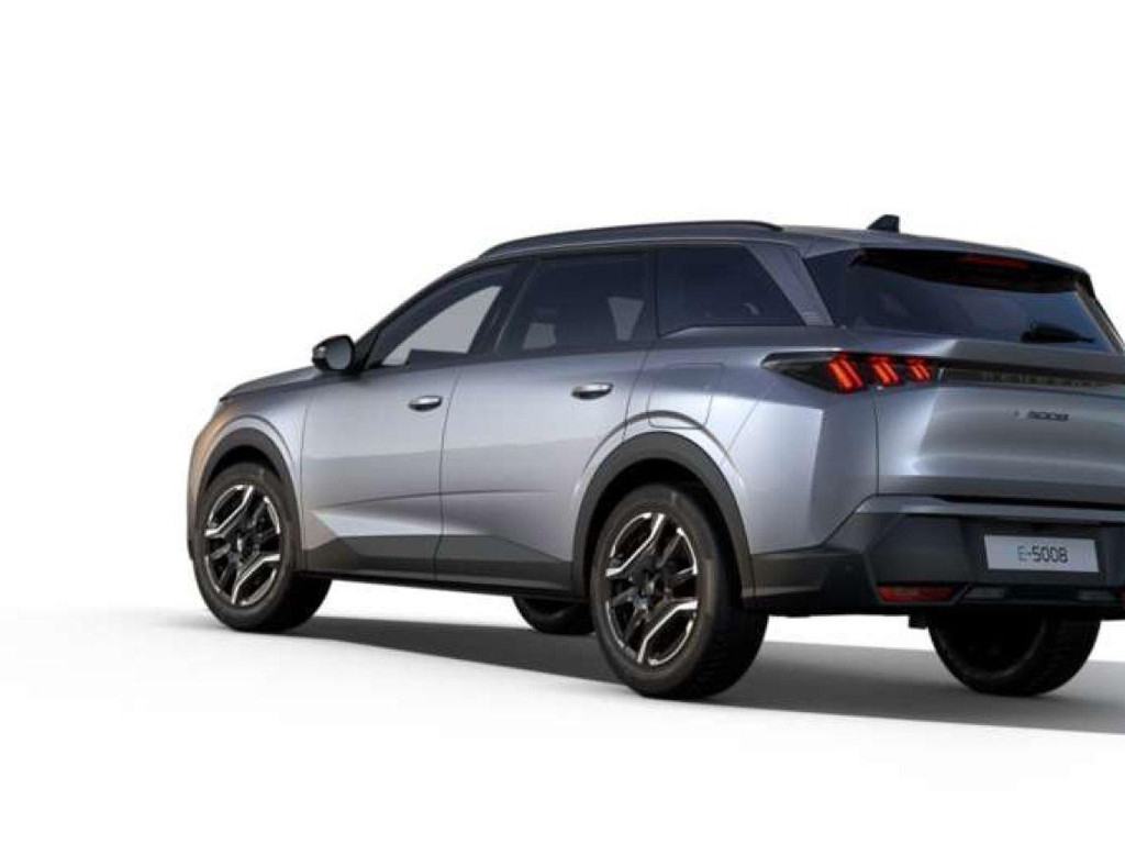 Peugeot E-5008