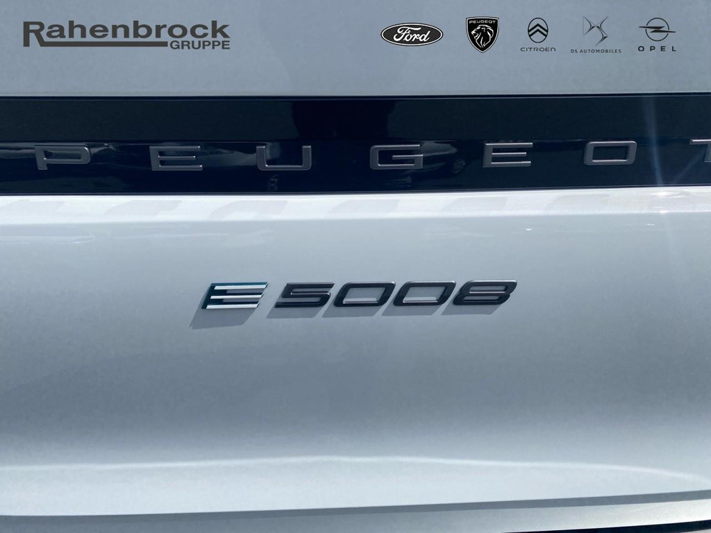 Peugeot E-5008