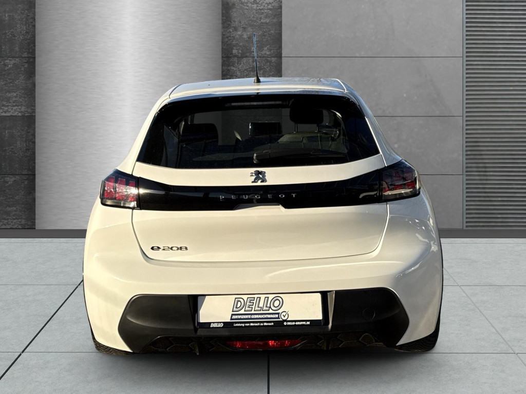 Peugeot e-208