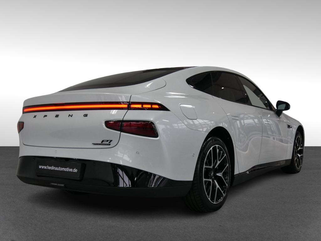 Xpeng P7