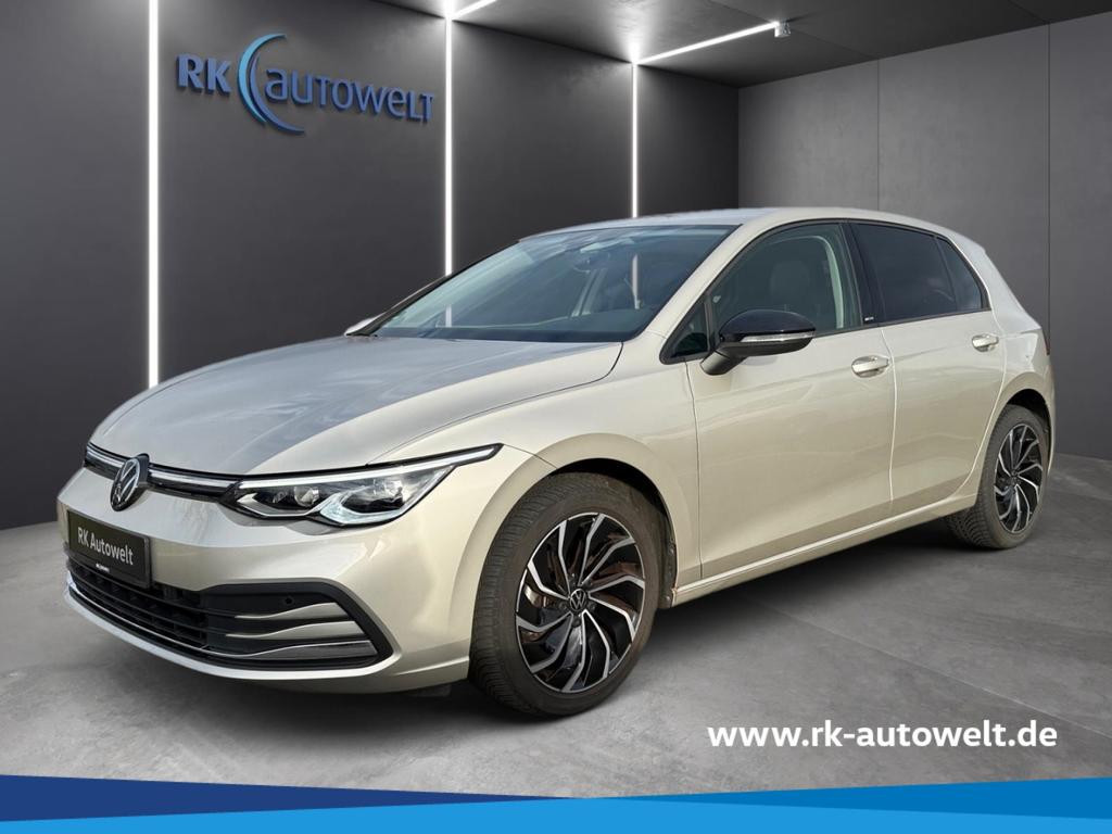 Volkswagen Golf 2023 Benzine