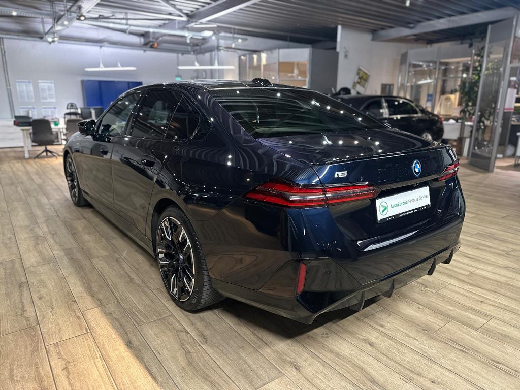 BMW i5
