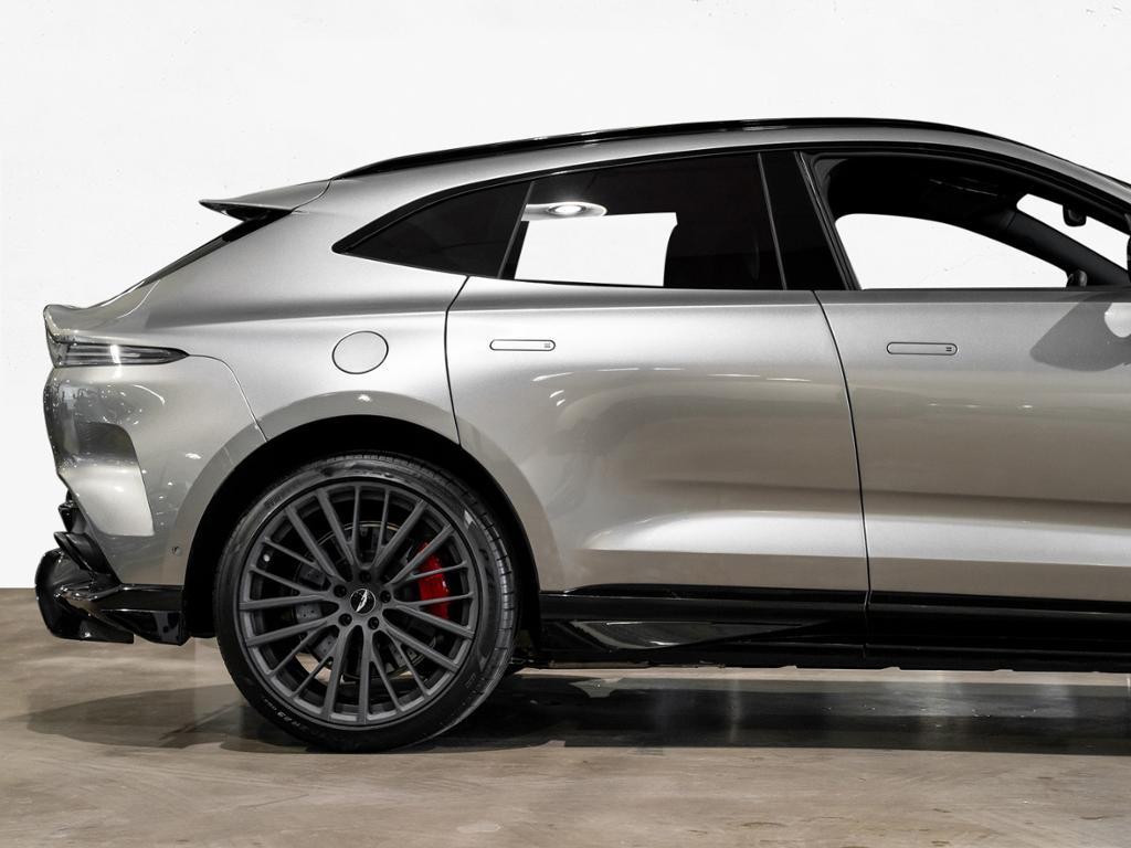 Aston Martin DBX