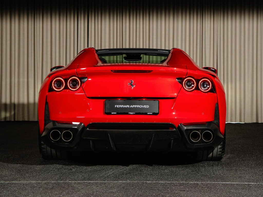 Ferrari 812