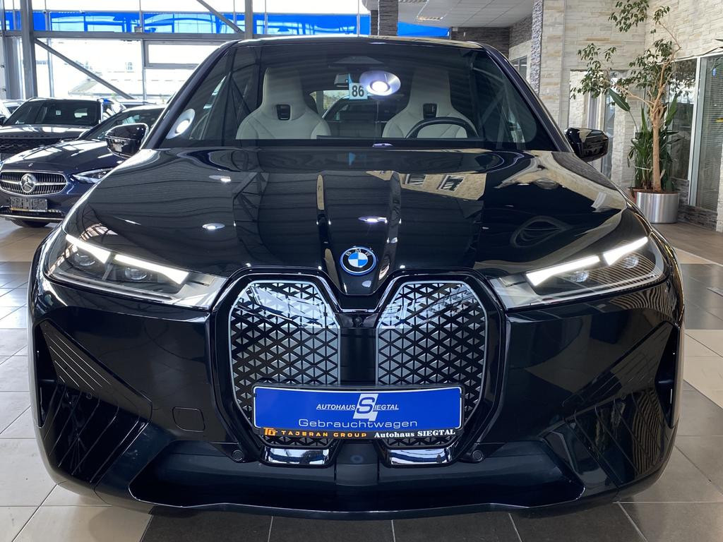 BMW iX