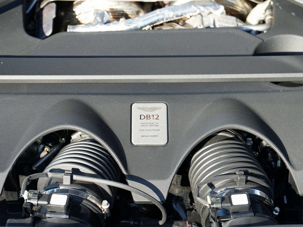 Aston Martin DB12