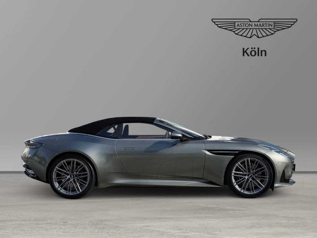 Aston Martin DB12