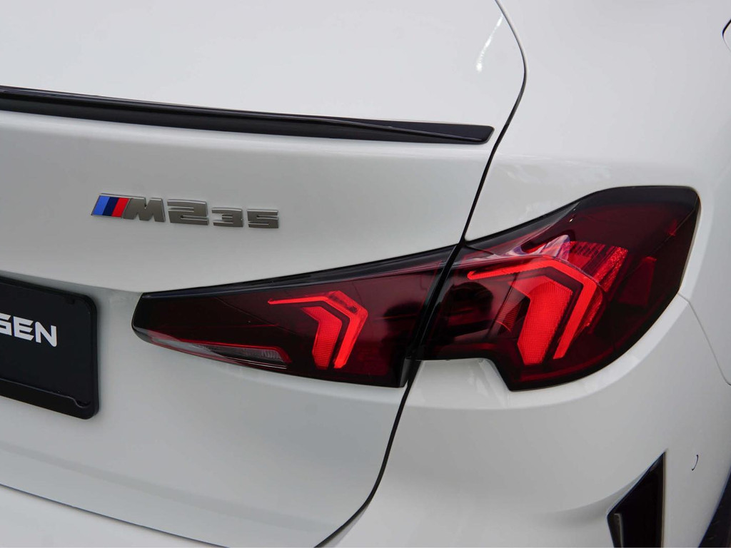 BMW M235